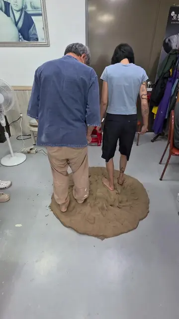 Our September Pottery Masterclass has begun! 😊 Two students from Singapore have