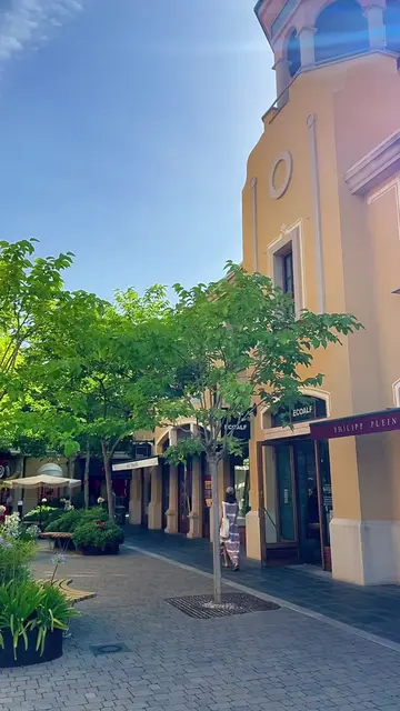 The sales at these designer outlets in Madrid were absolutely insane! It’s calle