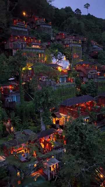Into the jungle, still in Phuket 🌴🌿  📍Dinso resort Phuket - Patong , Thailand