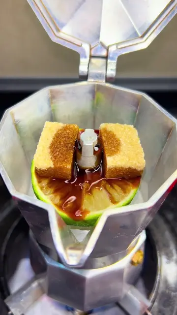 ☕️🍋‍🟩🍬Rich moka pot coffee infused with zesty lime and softened with natural 