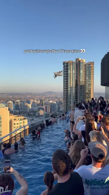 There are only eight C-17As in the country and one of them just cruised past thi