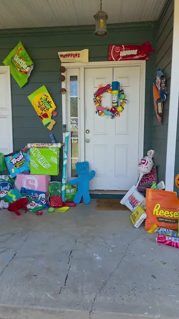 Giant Halloween Candy Porch Decor  #DIY #gianthalloweencandy #giantcandy #candyd