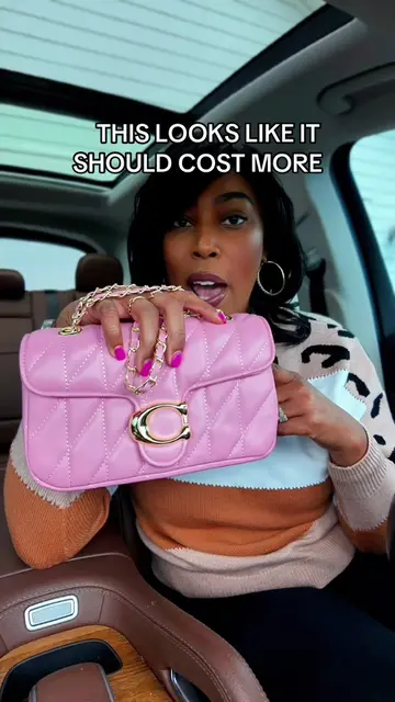 This is exactly the kind of bag that makes me do a double take. 👀 The quilting,