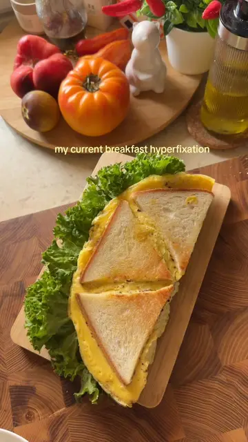 The easiest breakfast when you only have 5 minutes 🍳🥪 Crispy bread, fluffy egg