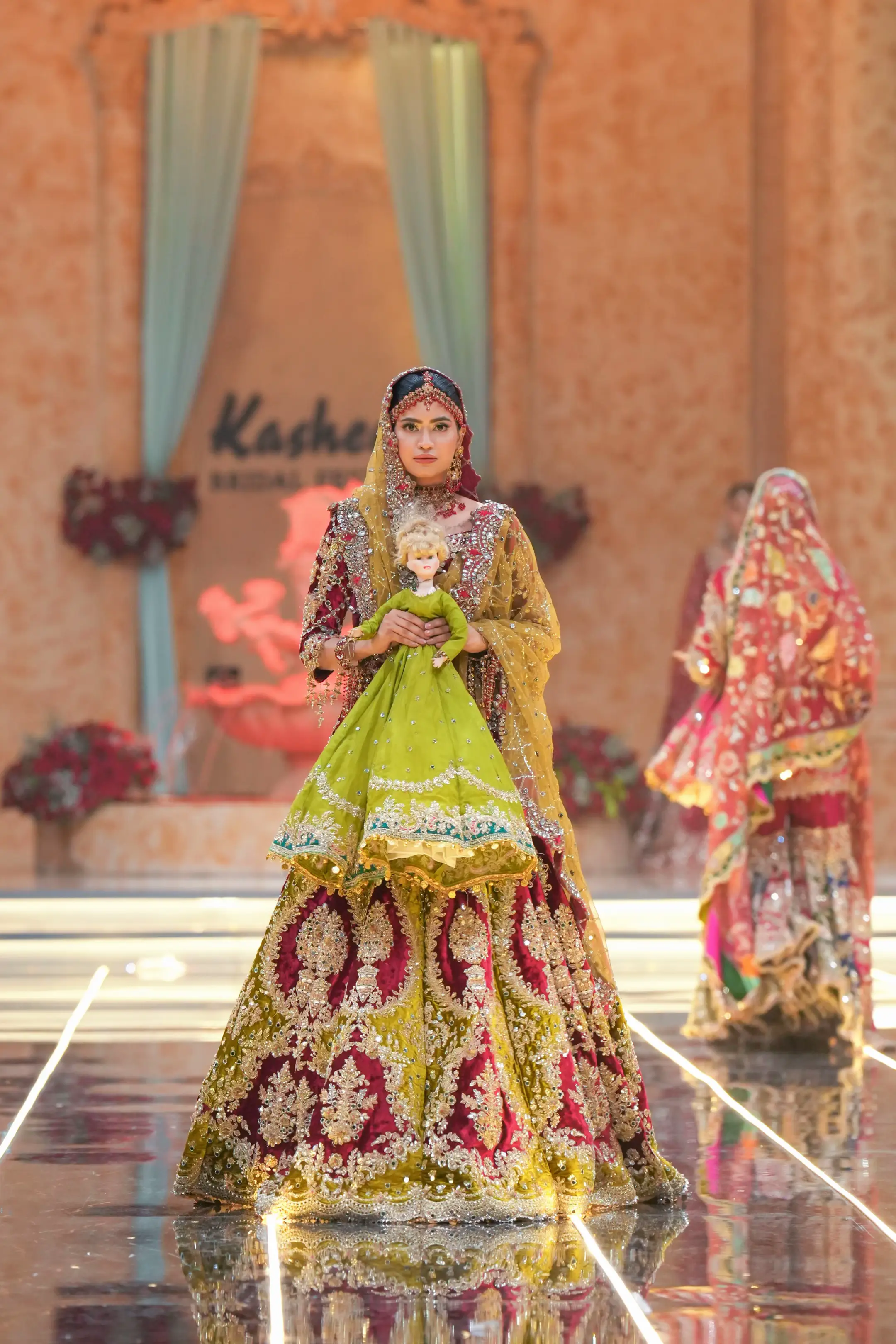 One model. One runway. Pure Kashee’s glamour. ✨👑 A solo runway moment where con