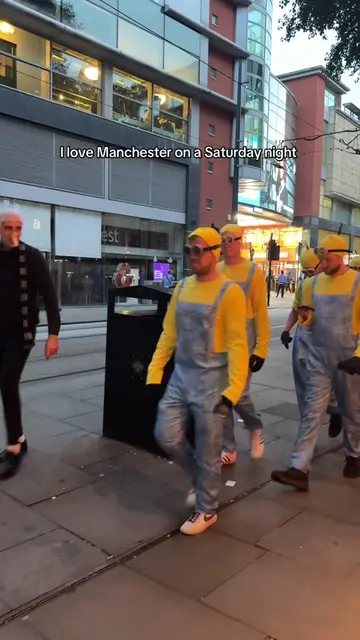 Say banana please hahahahahah Does anyone know these icons???? #manchester #mini