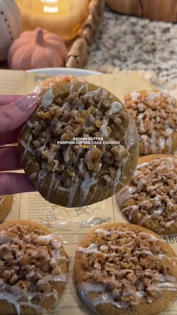 this is your sign to stop buying coffee cake and make this instead 🍪🤎 Cookie d
