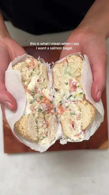 Salmon Creamcheese Bagel 🥯 YUMMM 😋 also love friends who bring bagels as gifts
