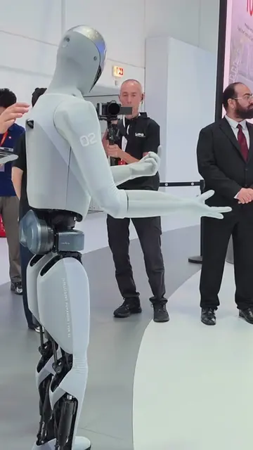 Pound it 🤜🤛 #xiaomi #humanoidrobot #cyberone #ifa2026 #allaccess  Travel provi