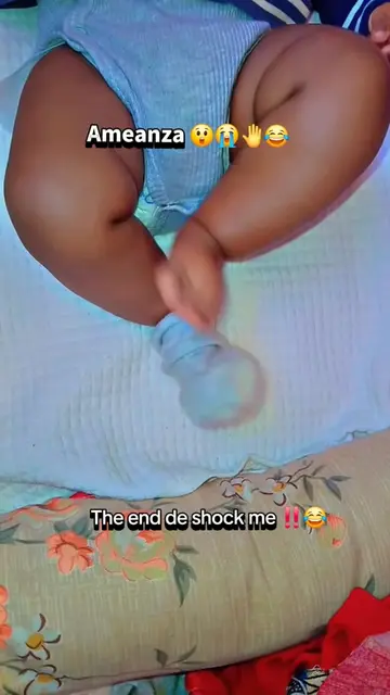 De play with small pikin!! 😂🤚