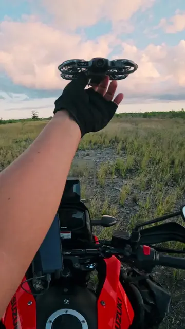 Le combo parfait pour vos road trips moto ! L'angle aérien automatique du #DJINe