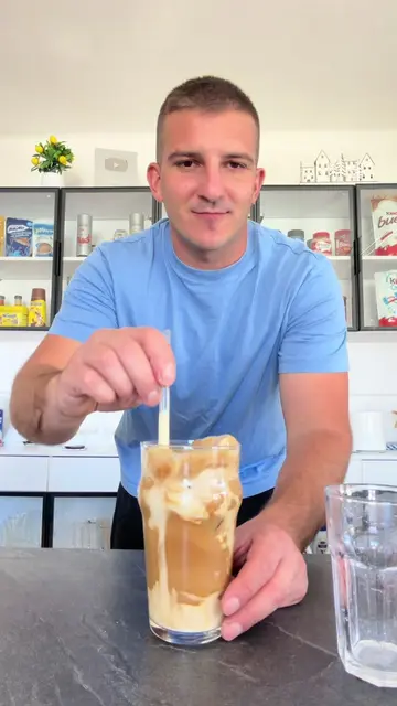 🧊☕ Spanish Iced Latte 🤎 Find more delicious recipes in my books — link in bio 