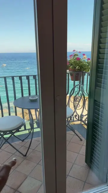 📍Belmond Villa SantAndrea, Taormina Sicily Both Belmonds in Sicily are amazing 