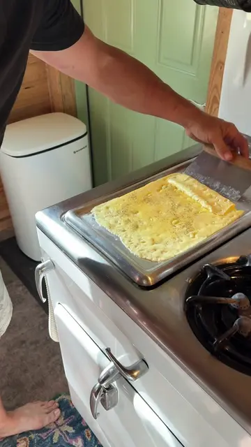 So many ways to make eggs. Next time I wanna stuff it. 