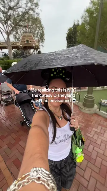 Disneyland during a hurricane in my head was going to be wayyy more fun but now 