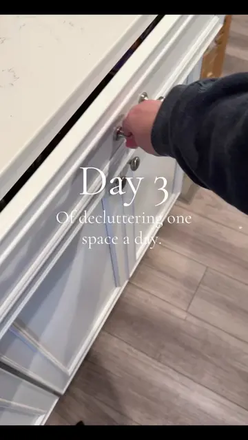 Day 3 of #decluttering at least one space in our house every day. Today I’m usin