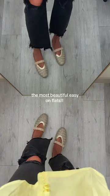 THESE ARE PERFECT!!! So easy as a go-to slip on shoe!! #shoes #flats #goldsandal
