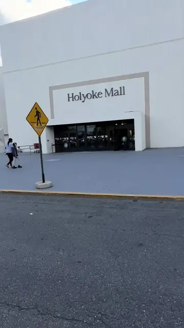 🏬 DEAD MALL SERIES: Holyoke Mall — But is this mall actually dead? 👀 We headed
