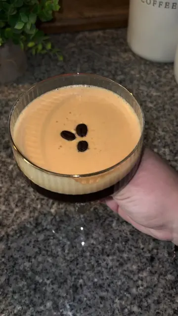 Vanilla Espresso Martini 🍸☕️🤎#TikTokCreatorSearchInsightsIncentive #espresso #
