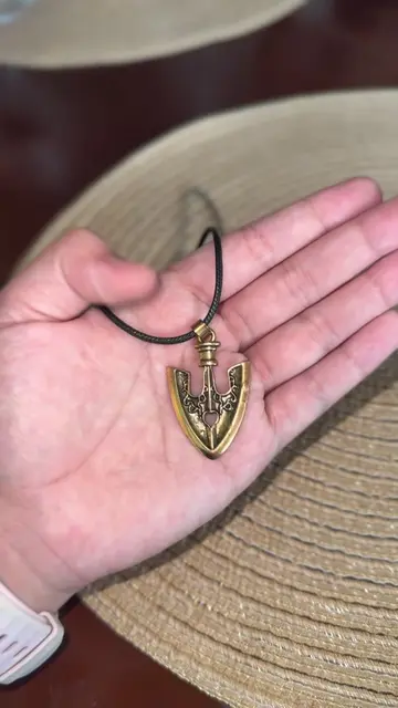 If you're a JoJo enthusiast, this is a must have✨😤🕺 #standarrow #necklace #joj