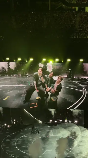 Highlights of the antics during butter at the Los Angeles night 4 bts concert #b