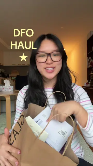has a girl ever looked so happy? ( ˶>˶˶<˶) i love shopping so much!! ✨💋 @Glasso