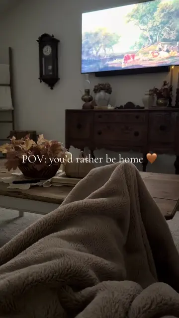 My favorite place to be. 🤎🏡 #homebody #cozyathome #monday 