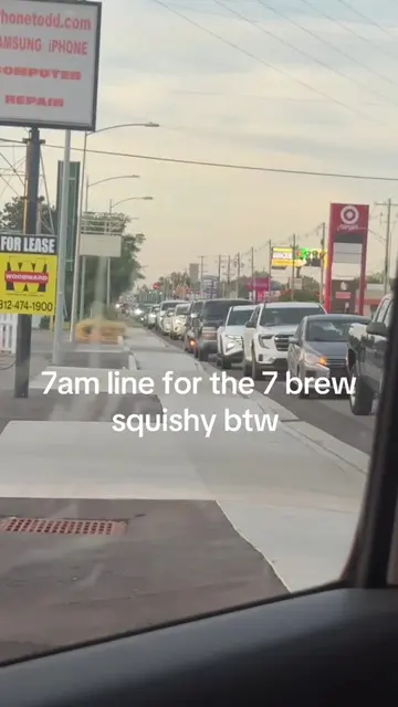 We’ve been in line for 30 min…it’s worth it @7brewcoffee #7brew #7brewsquishy #s