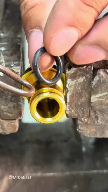 🔥 Plumber’s Genius Trick for Installing a Rubber Seal on a Brass Valve Hose!