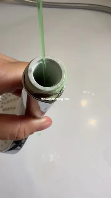 Shower cleaning hack: dishwasher+vinegar🫧🤍#CleanTok #cleaningtips #cleaninghac