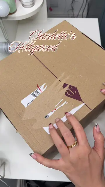 #AD 🎄❤️ Unboxing the @Charlotte Tilbury Hollywood Beauty Wonderland Advent Cale