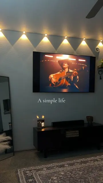 Being a minimalist makes cleaning soo quick and easy #livingroom #decor #cozy 