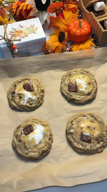 spooky season is almost here 👻🍪  S’mores cookies recipe below! ~ Full ingredie