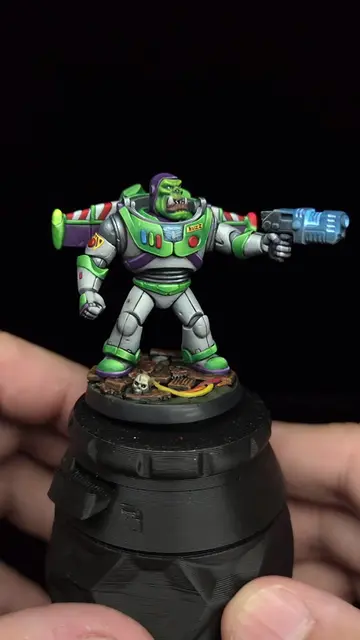 Buzz orkyear 🫡 #toystory #miniature #orks #miniaturepainting #miniatures 