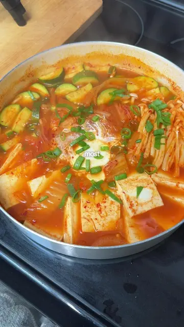 Y’all loved the last Korean recipe so I had to bring this one back 🙌🏽🇰🇷 BUDA