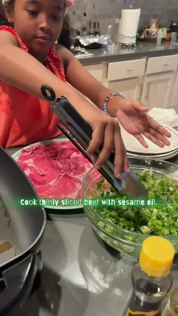 Remaking our favorite dish from Japan in Texas! You need: Thinly sliced beef Lot