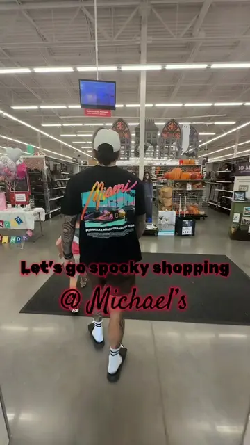 Michaels is having their fall sale! Halloween is like 40% off 🦇 #michaels #mich