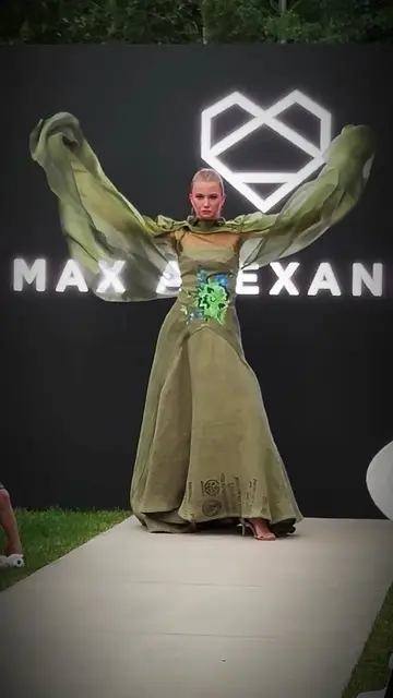 Runway shows might be a little more fun when the designer is 10. 😃✨  #MaxAlexan