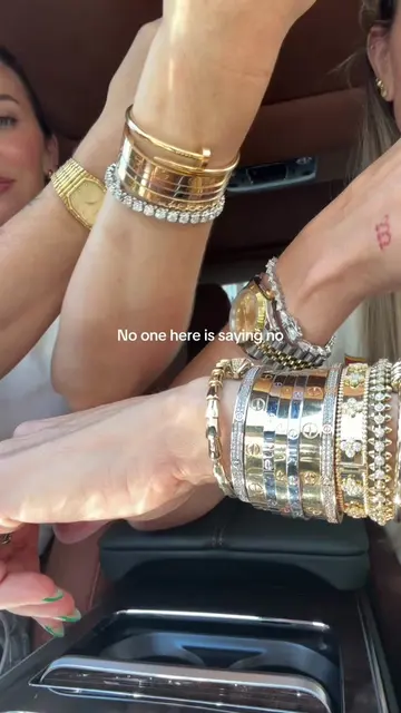 Treating ourselves is a top priority 💁🏼‍♀️ #jewelryinspo #maximaliststyle #fin