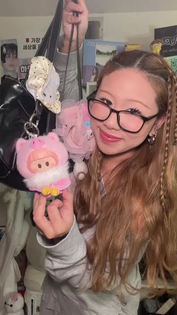 I can’t believe the kim gyuvin is a YOYO stan. That’s my man fr. @MINISO OFFICIA