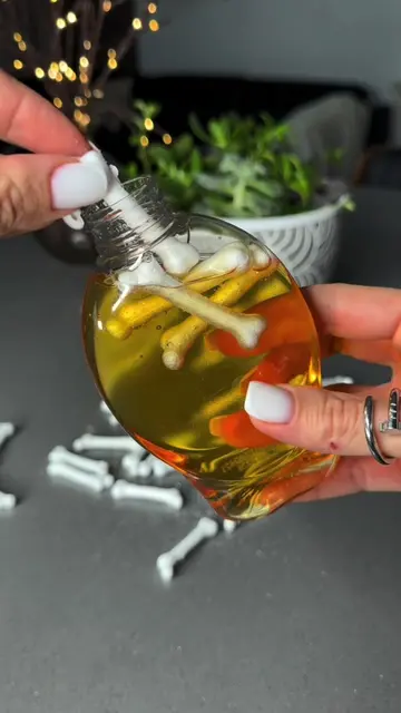 🎃 Get your home Halloween-ready without the stress! These simple Halloween hack
