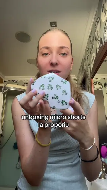 mi se citeste entuziasmul pe fata #microshorts #microclothes #romania #fashionto