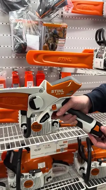 Simplifiez vos travaux de jardinage avec le mini-élagueur Stihl GTA 26 ! ✂️ Comp