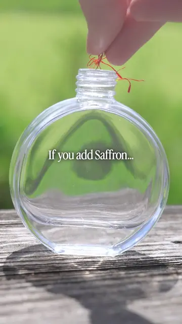 This DIY saffron anti-aging serum uses castor oil, jojoba, vitamin E, and franki