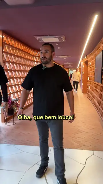 No escritório da Netflix Brasil só entra LENDÁRIO @luiscrazy_near 💪 #Luisnoescr