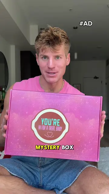 @Candy Crush 👑 sent me a MYSTERY BOX and I genuinely am so curious? 😳 WHAT DOE