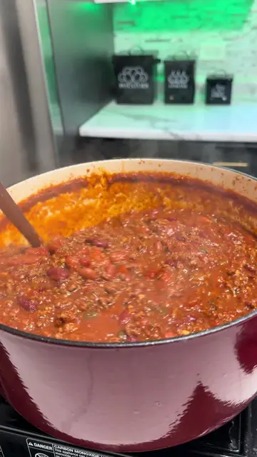 I don’t care what the weather says. It’s chili season. Sorry Texas beans go in m