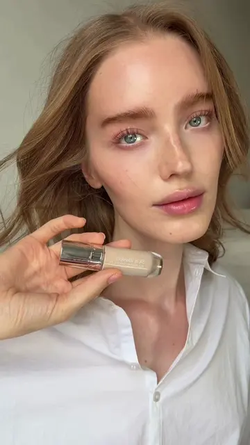 To illuminate, @ Maartje applies a lighter shade in three key areas: the inner c