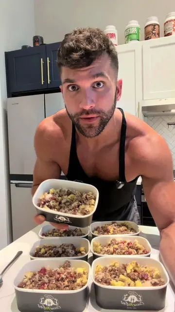 597 Calories 65g Protein 31g Carbs 21g Fat High-protein breakfast bowls Makes 7 