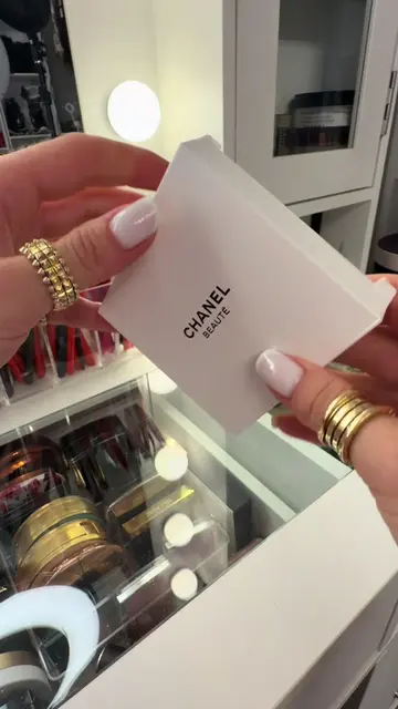Распаковка заколок от chanel #unboxingvideo #unboxing #chanel #hairstyle 